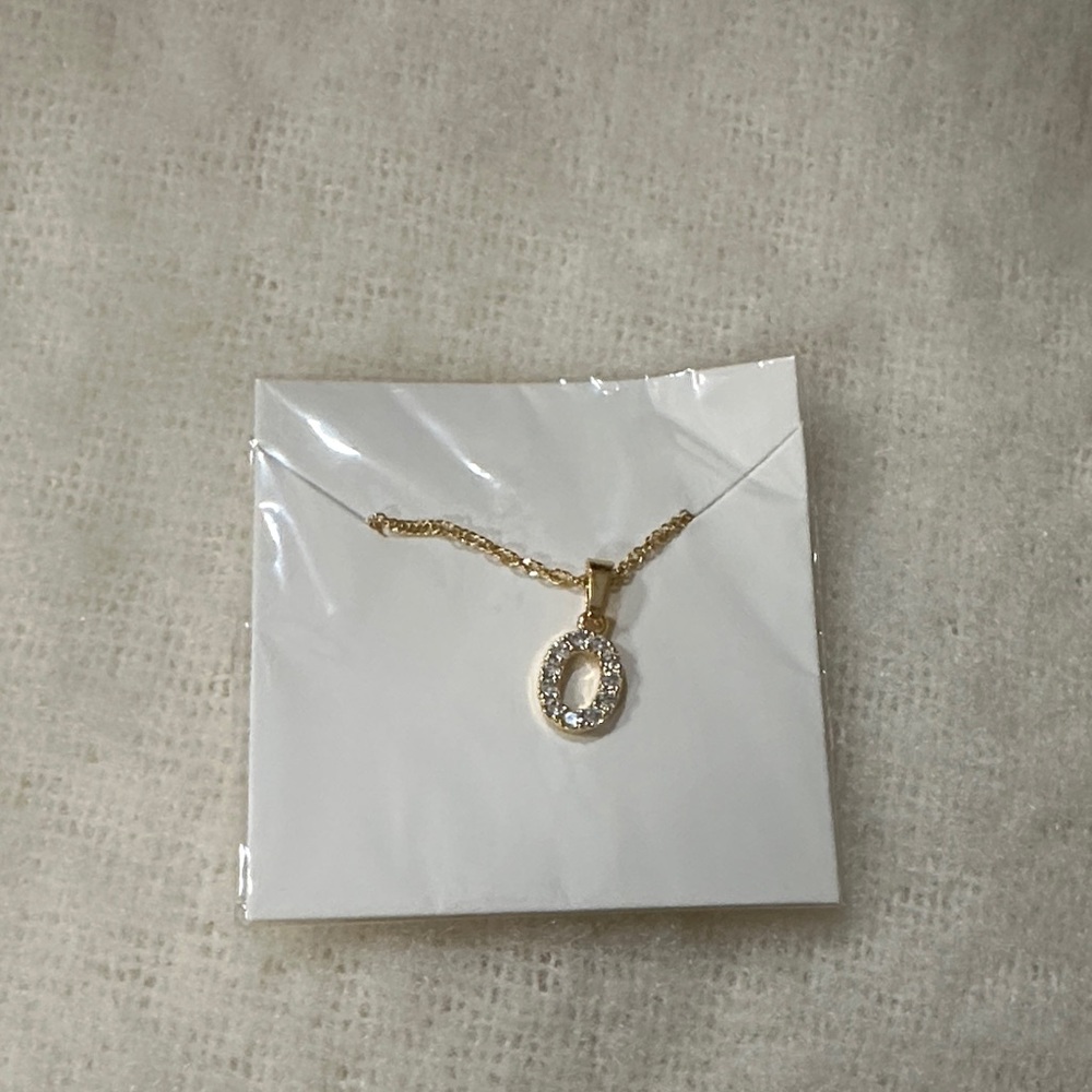 Elegant Gold Pendant Necklace